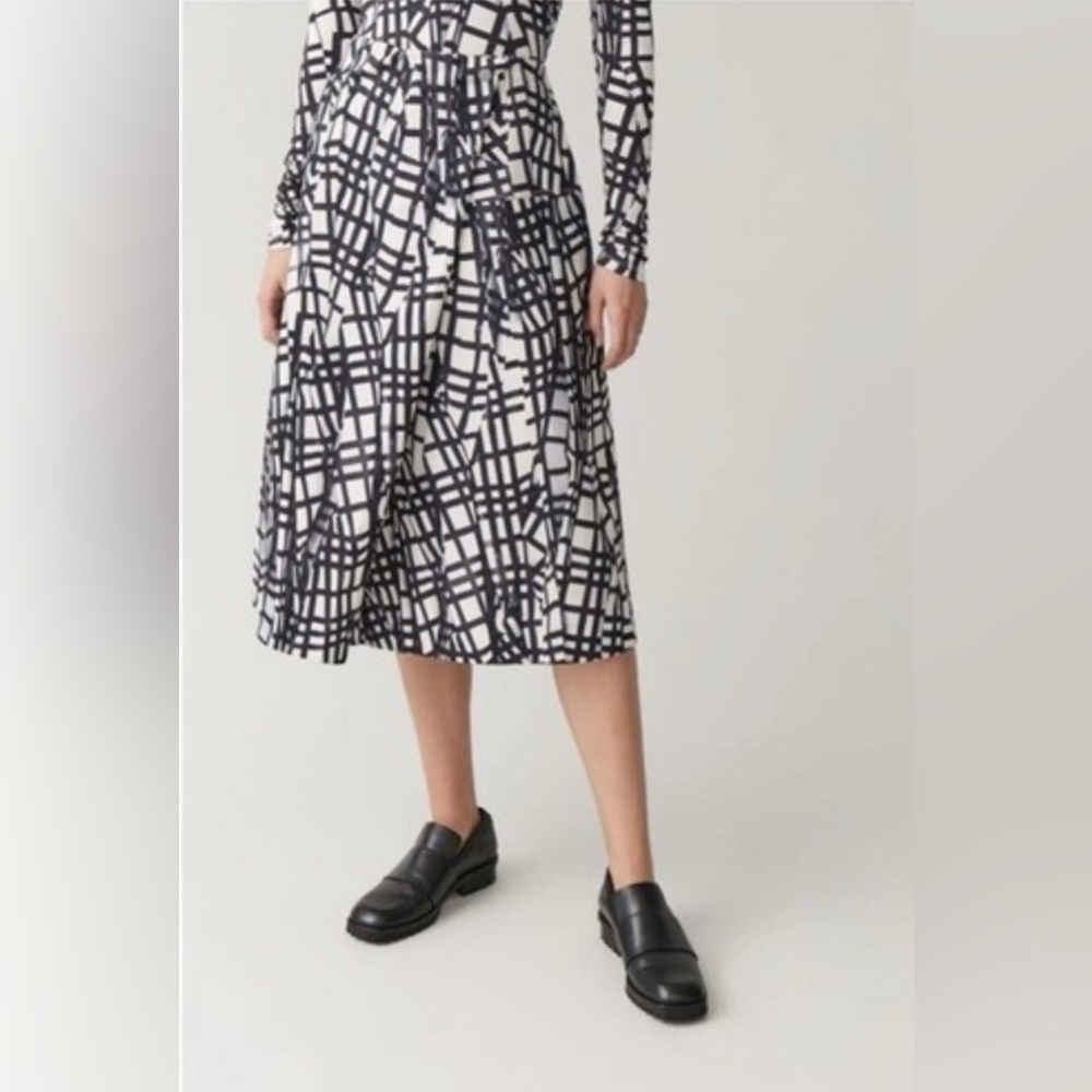 COS Black and white graphic print faux wrap midi skirt size 4